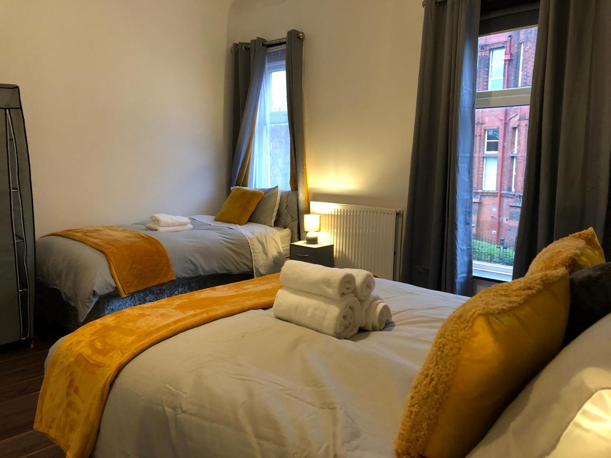 Comfortable From - Sleeps - 10 Holiday home